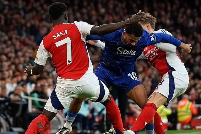 马尔基西奥玩皇马传奇二选一：C罗＞齐达内、大罗（马尔基西奥参与皇马传奇二选一：C罗力压齐达内、大罗）