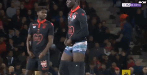 利物浦变阵！萨拉赫替补，维尔茨复出首发战西汉姆（利物浦调整阵容：萨拉赫暂列替补，维尔茨复出首发对阵西汉姆）