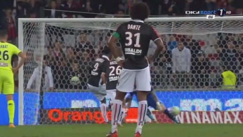 意媒：梅努是那不勒斯中场引援首选，备选方案包括弗拉泰西（意媒：那不勒斯锁定梅努为中场首选，弗拉泰西列为备选）