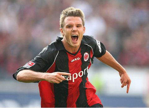 NBA杯半场：凯尔登13分，东契奇24分&詹姆斯12+8，马刺70-58领先湖人（NBA杯半场战报：凯尔登13分、东契奇24分、詹姆斯12+8，马刺70-58暂领先湖人）