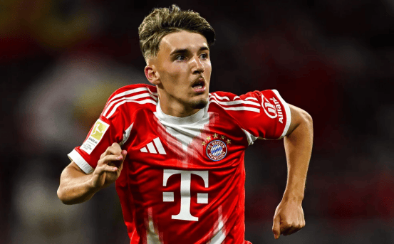 中后卫超长奔袭破门，帅炸了（中后卫长驱直入破门，燃爆全场）