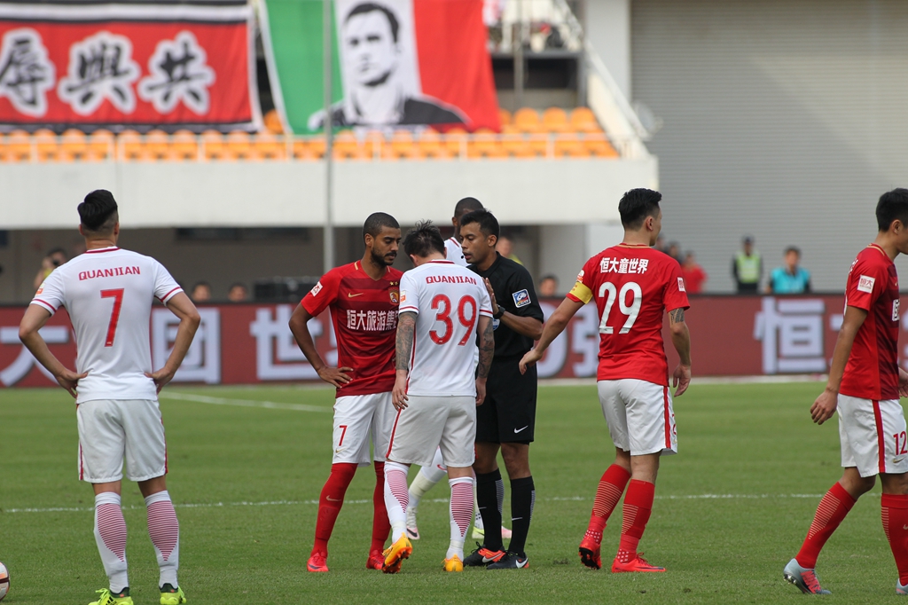 国安内部人士：传闻说俱乐部要解散、欠薪8个月都是谣言（国安内部人士辟谣：俱乐部解散及拖欠8个月薪资均不属实）