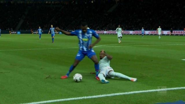 攻守兼备助博洛尼亚斩落领头羊那不勒斯，卢库米当选全场最佳（博洛尼亚力克榜首那不勒斯，卢库米攻防俱佳荣膺全场最佳）